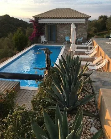 Luxury + Couchers De Soleil Villa