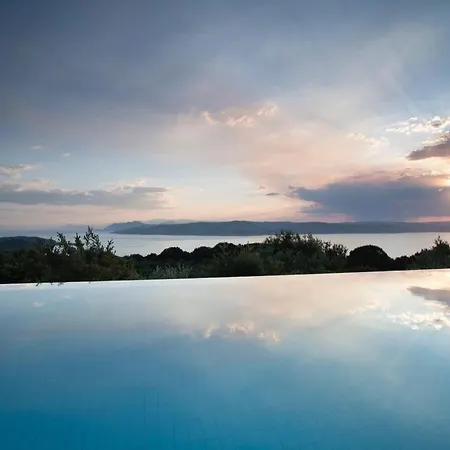 Luxury + Couchers De Soleil Villa *